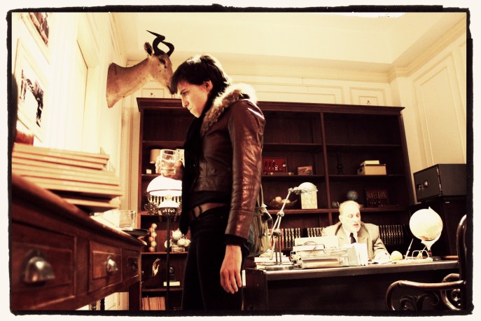 confrontation entre Carole Weyers et l'acteur américain Geoffrey Giuliano.